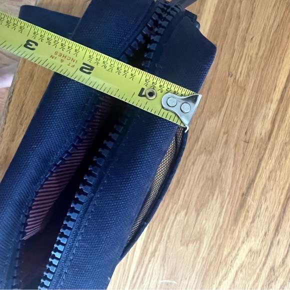 Hershel purse navy - excellent condition - Picture 7 of 8